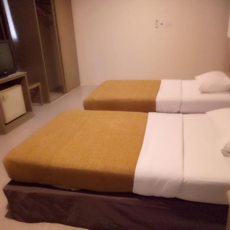 Tongpoon Hotel Bangkok Ngoại thất bức ảnh