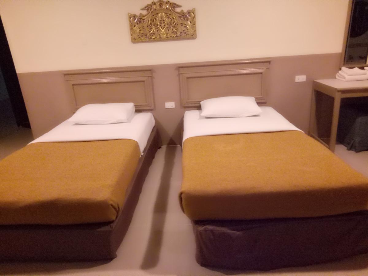 Tongpoon Hotel Bangkok Ngoại thất bức ảnh