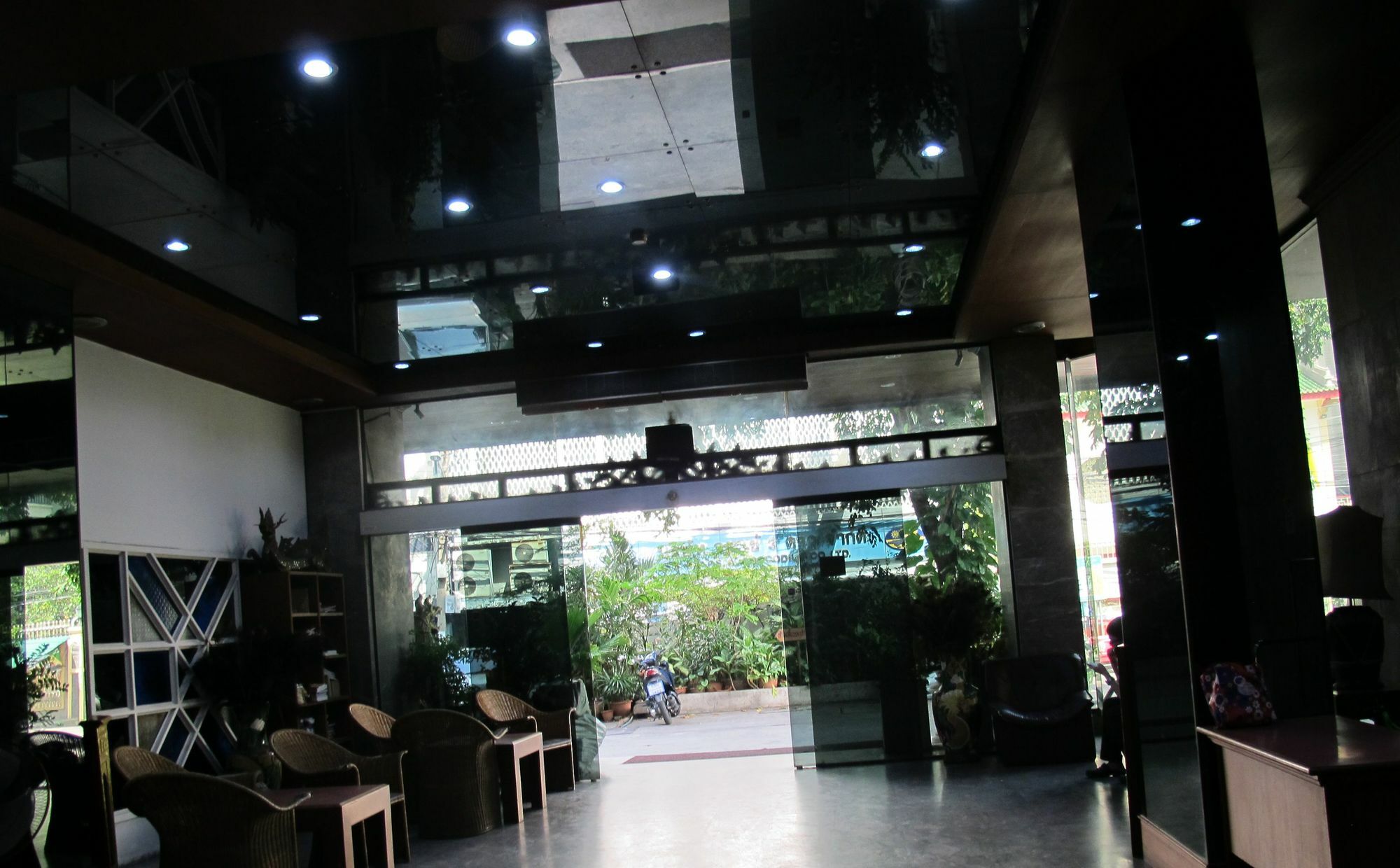 Tongpoon Hotel Bangkok Ngoại thất bức ảnh
